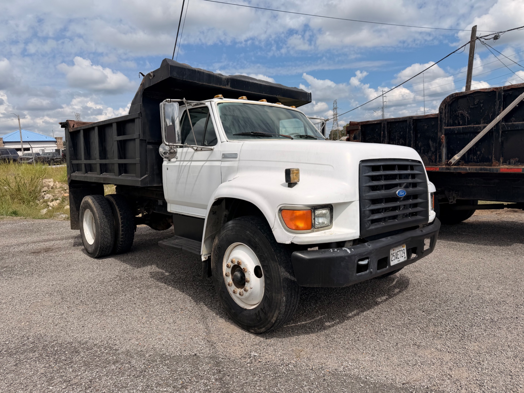 1997 Ford F-800 Dump Truck